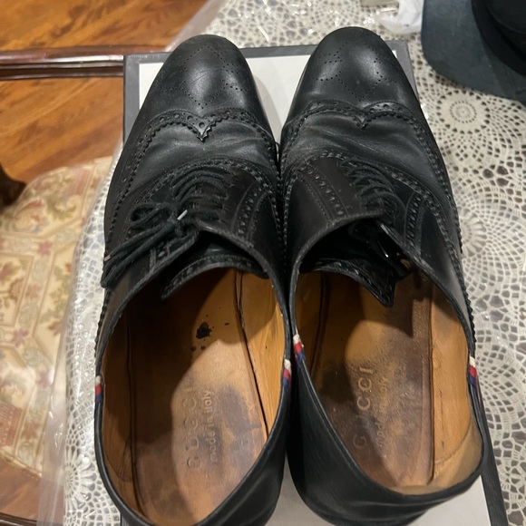 Gucci Men\'s Perforated Black Leather Stripe Logo Oxford Shoes N1154 Size 11 box main image 7